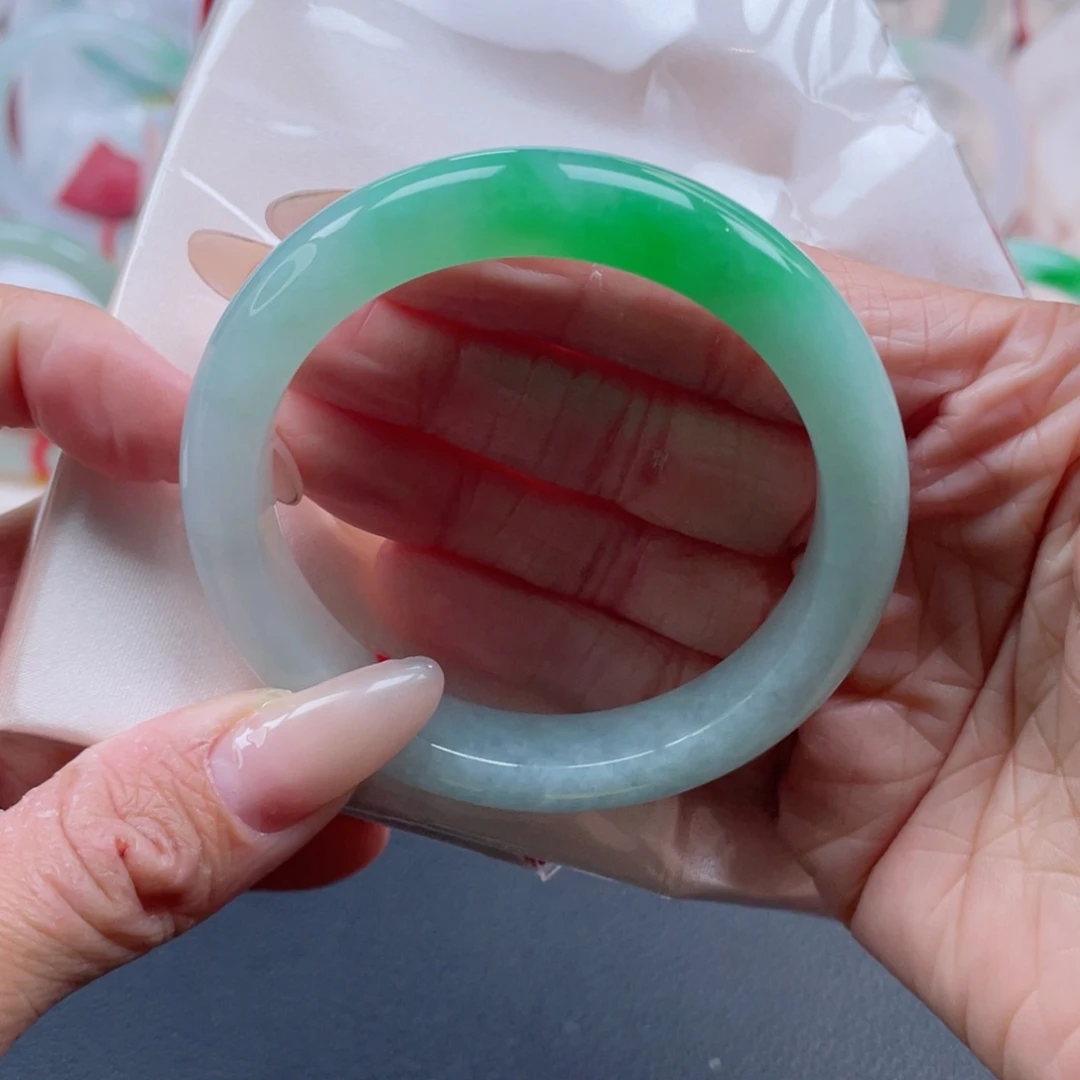 未镶嵌手镯翡翠55.6圈 色标级别 半山水阳绿 38号