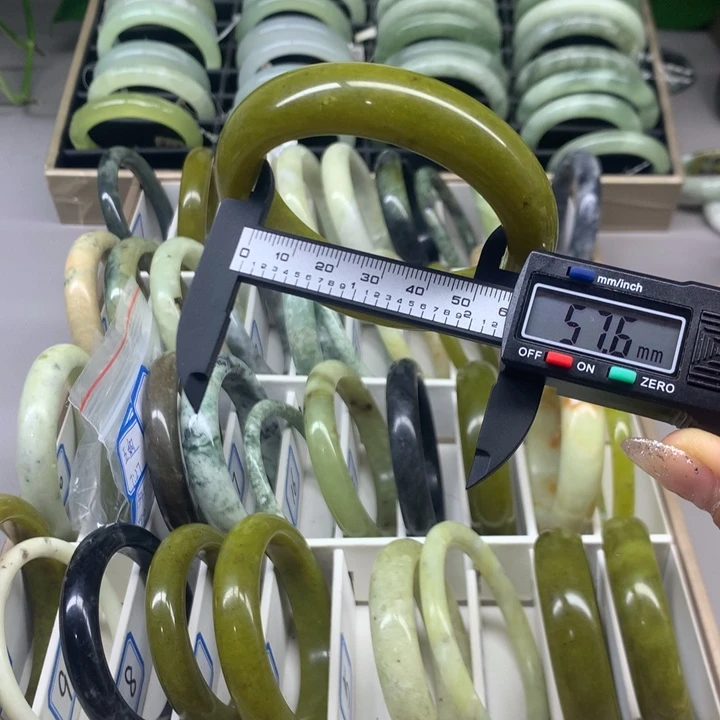 蛇纹石玉未镶嵌手镯21