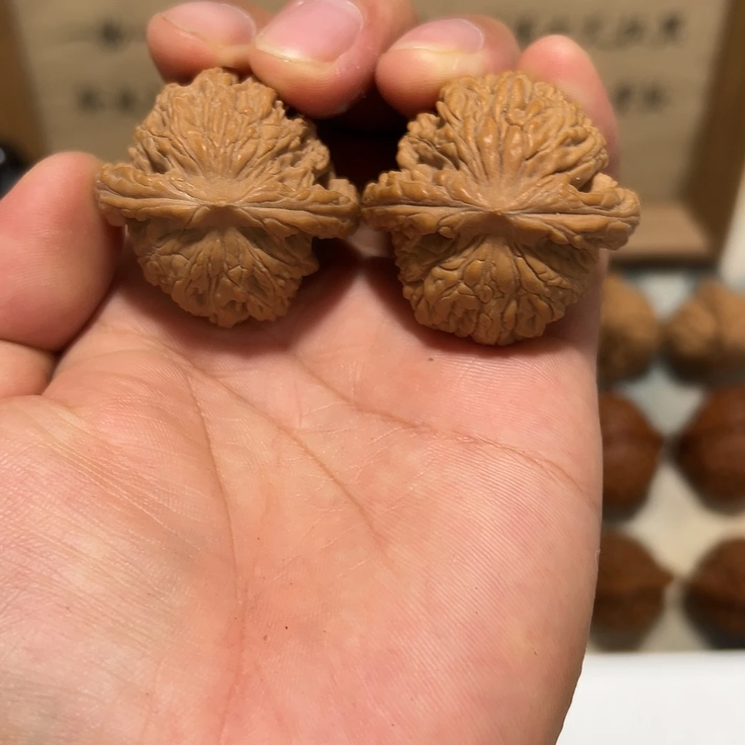 56号文玩核桃38尺狮虎兽
