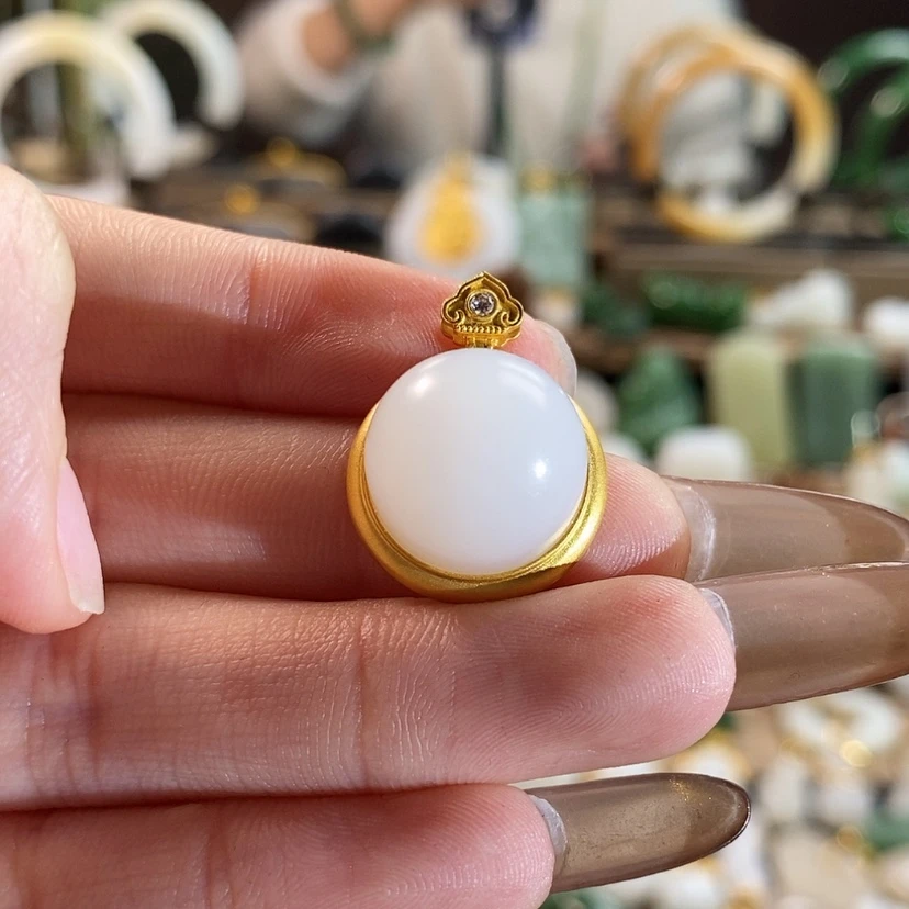 【闪购商品】和田玉吊坠18K金镶嵌