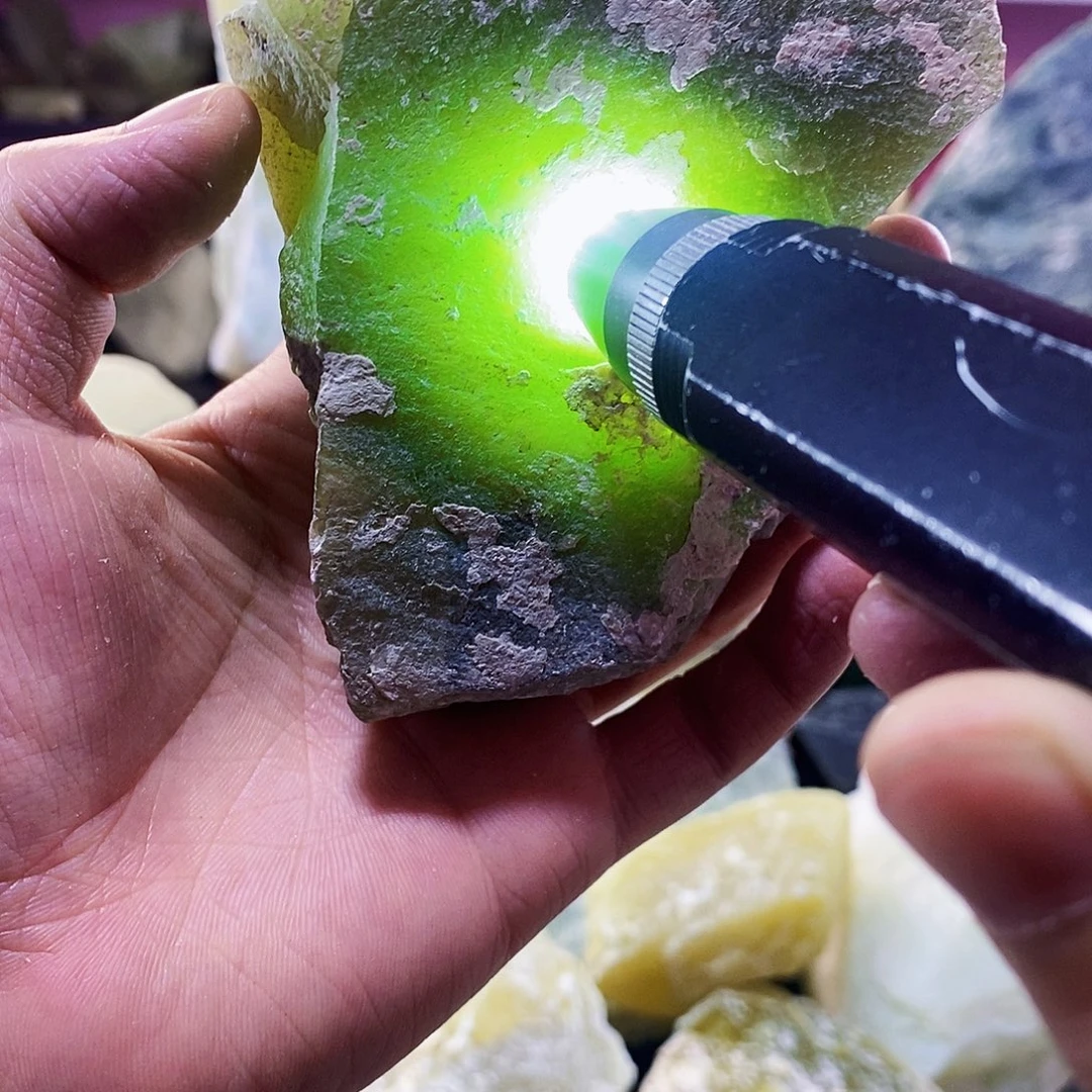 蛇纹石玉未镶嵌岫玉原石蛇纹石玉