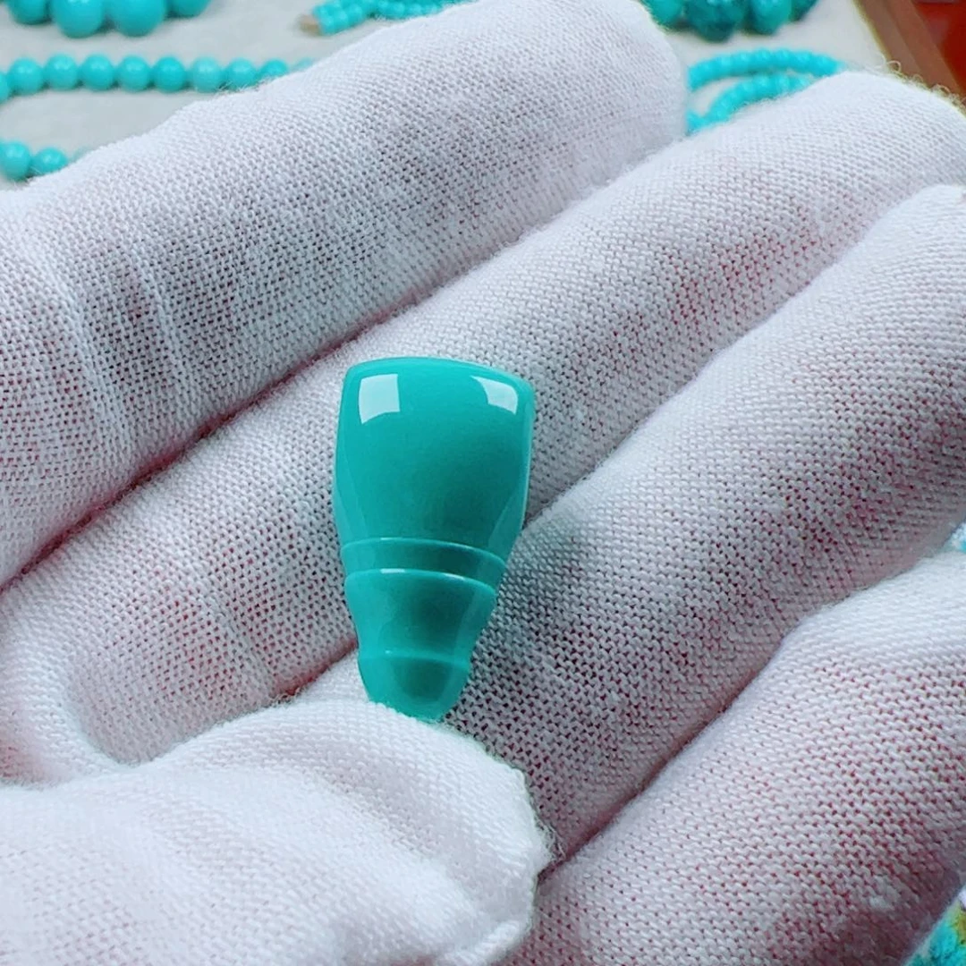 绿松石未镶嵌挂件1个