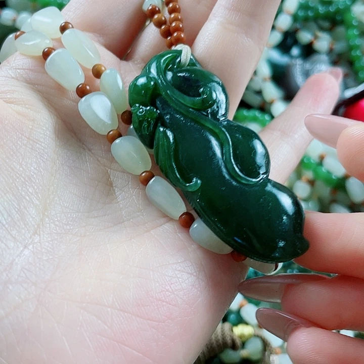 颈饰未镶嵌和田玉