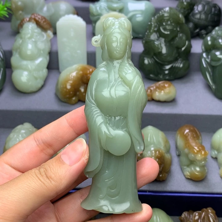 和田玉未镶嵌把件