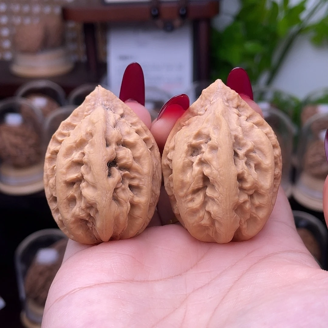 文玩核桃吊坠楸八棱