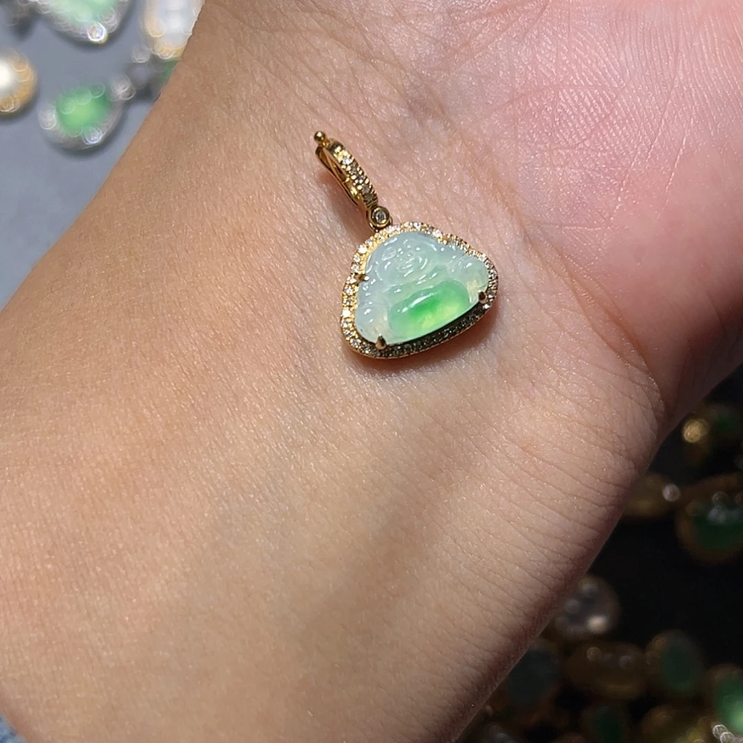 翡翠18K金镶嵌颈饰