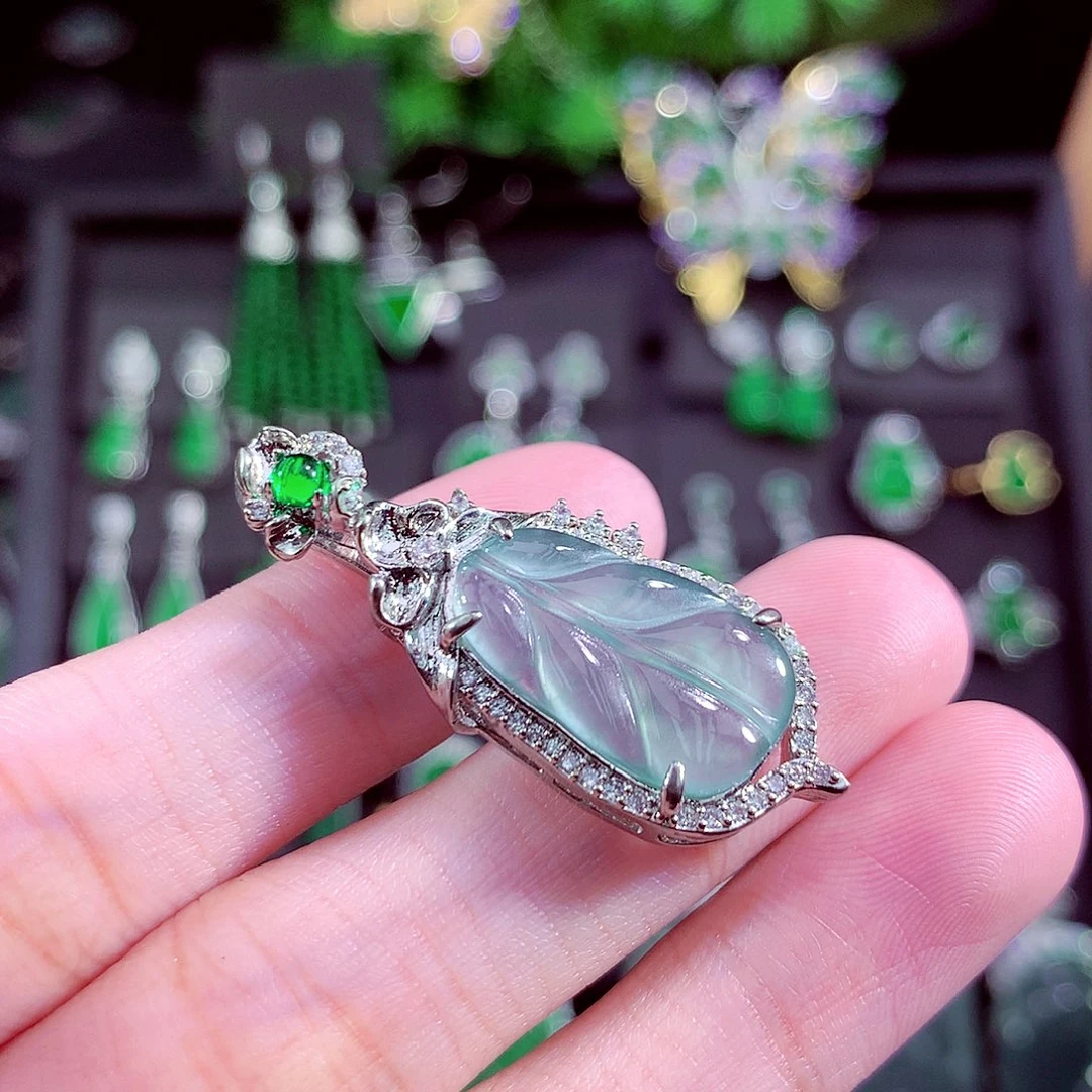 颈饰未镶嵌翡翠天然