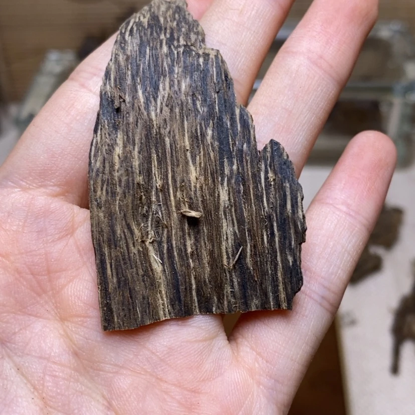 【闪购商品】我****意根部奇楠皮2.3克