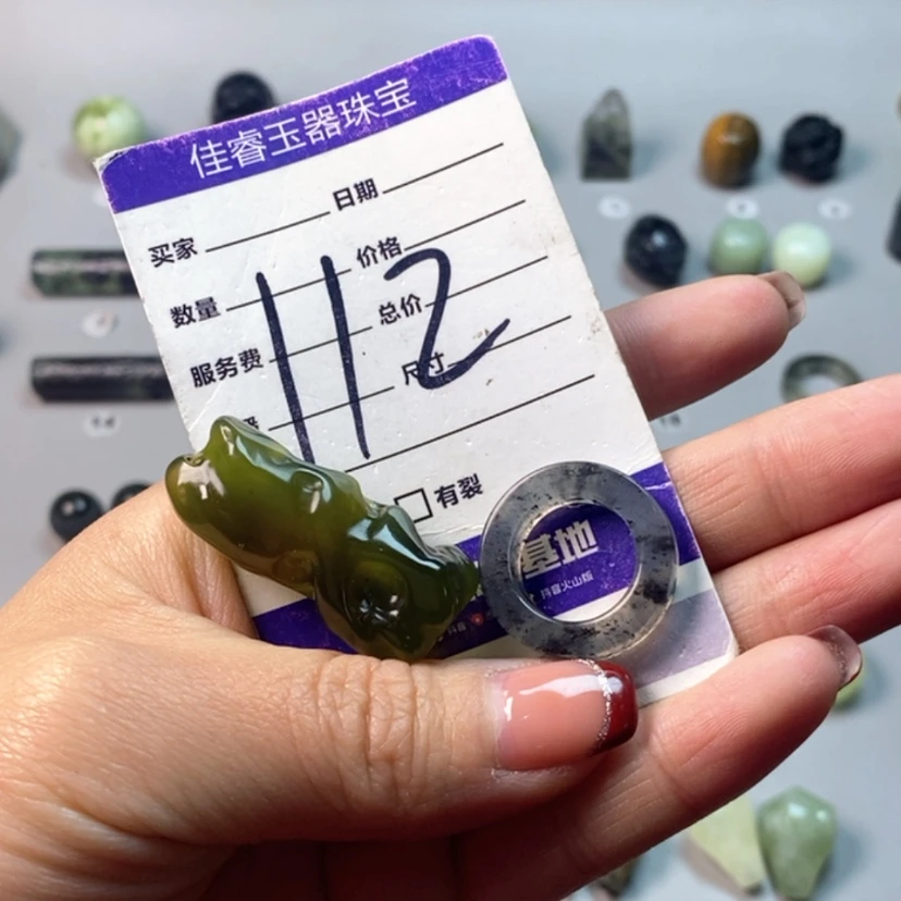 【闪购商品】蛇纹石玉吊坠(不含链)未镶嵌哈*娃