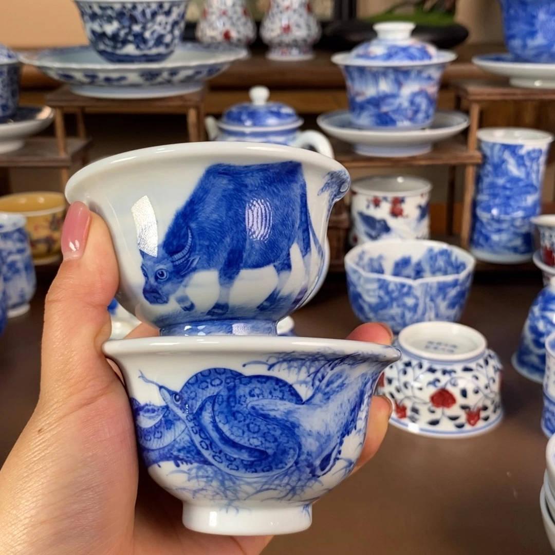 张***近景德镇陶瓷手工手绘