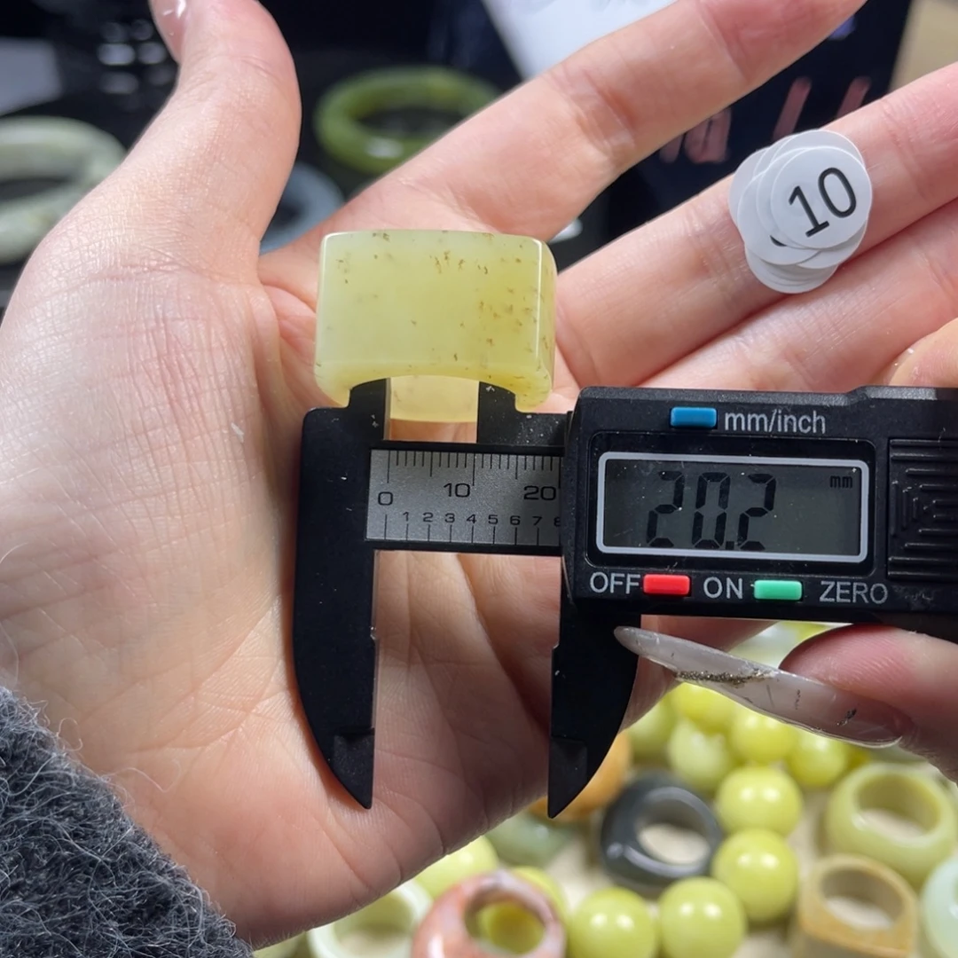 蛇纹石玉未镶嵌戒指