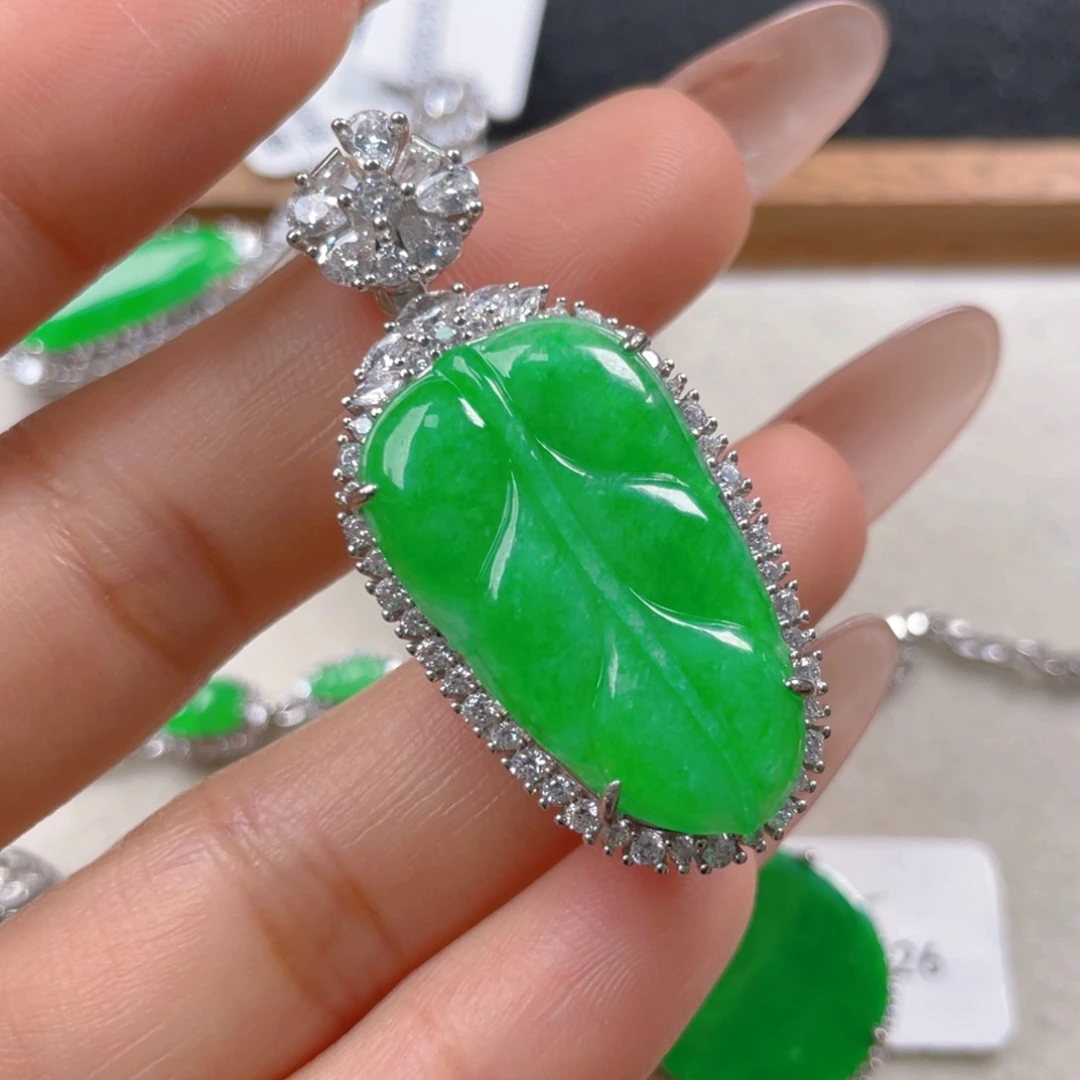 翡翠颈饰银S925镶嵌翡翠