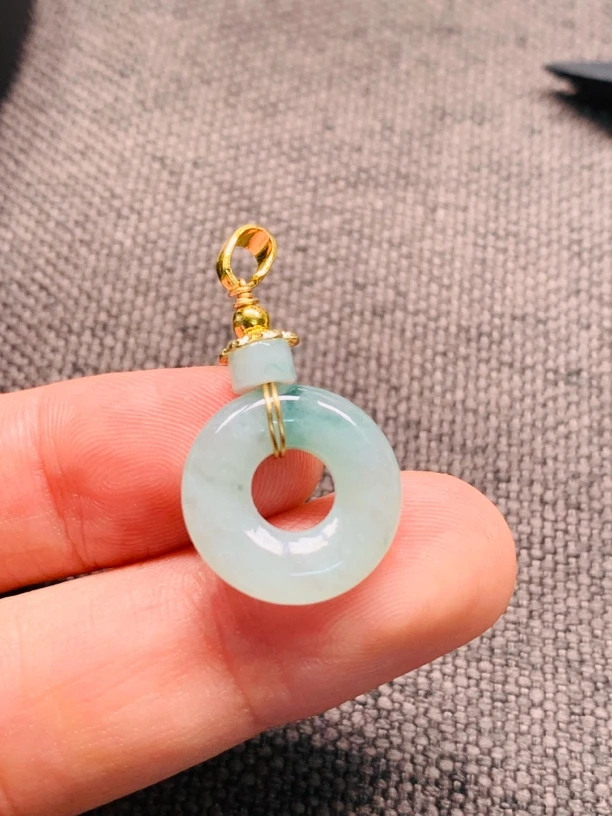 翡翠A货飘花冰透小甜甜圈