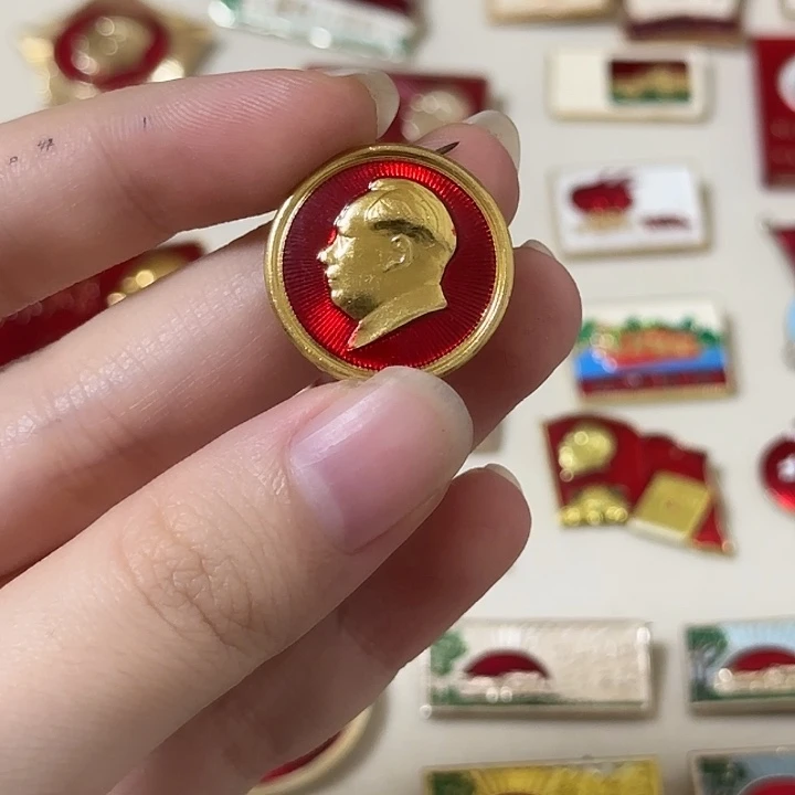 湛***Y红色收藏直播像章