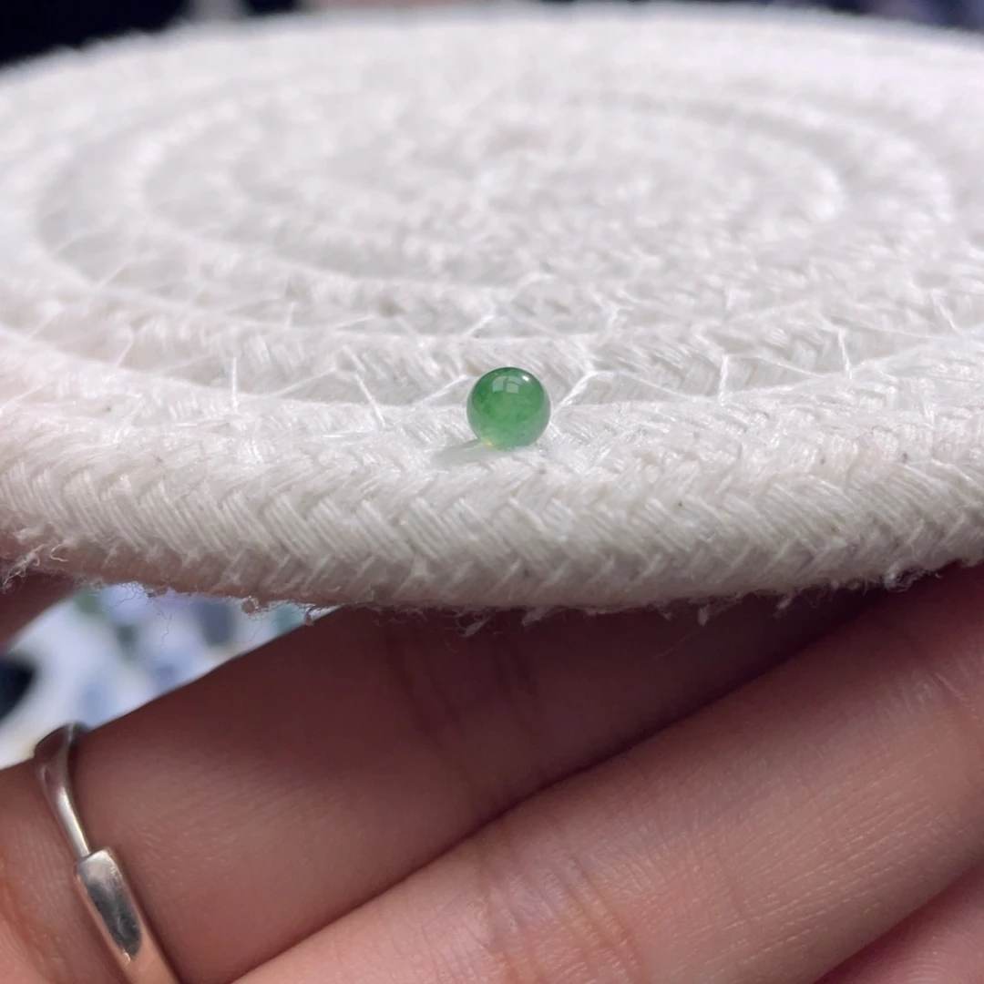 散珠翡翠特色冰绿圆珠卡4.2mm不鉴赏