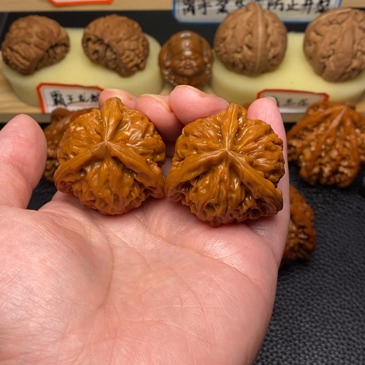 把件文玩核桃昶*绯工艺三棱