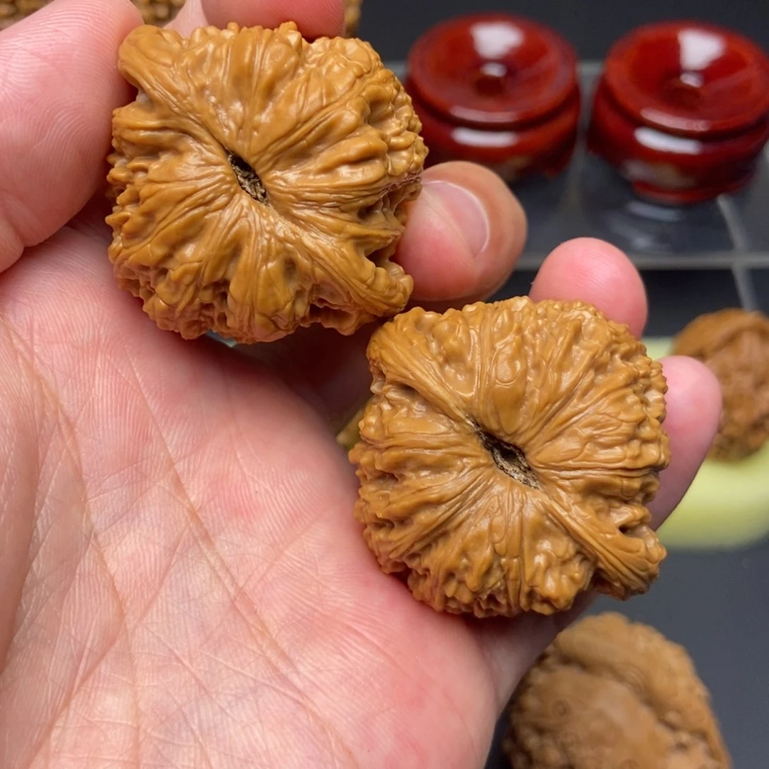 文玩核桃把件彫*绣球