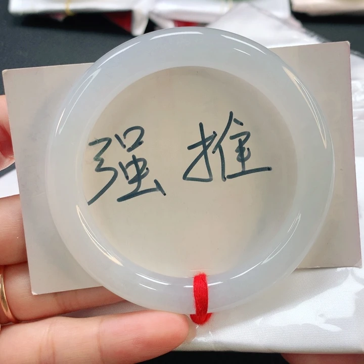 翡翠手镯未镶嵌56圆