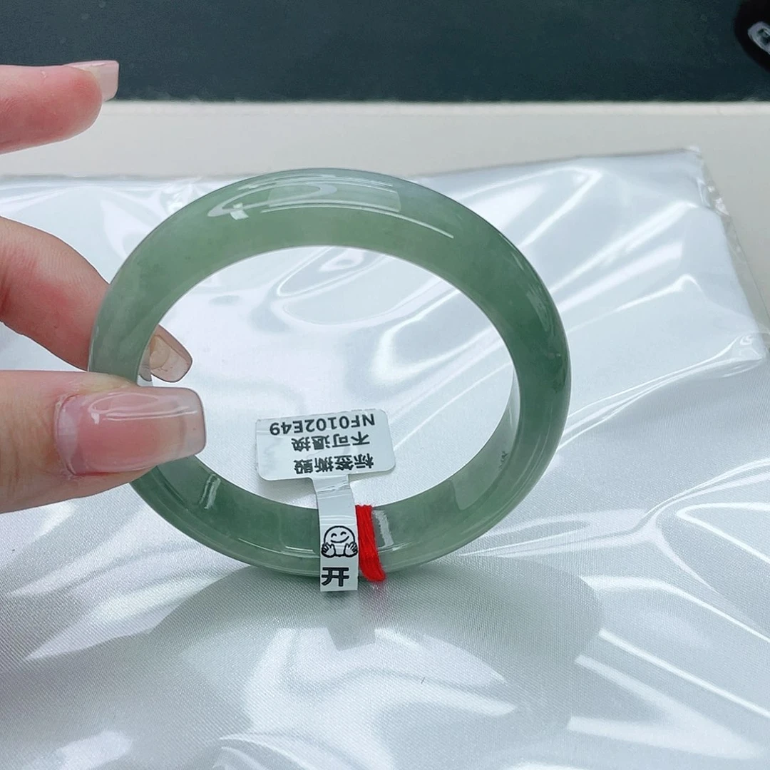 翡翠手镯未镶嵌正56