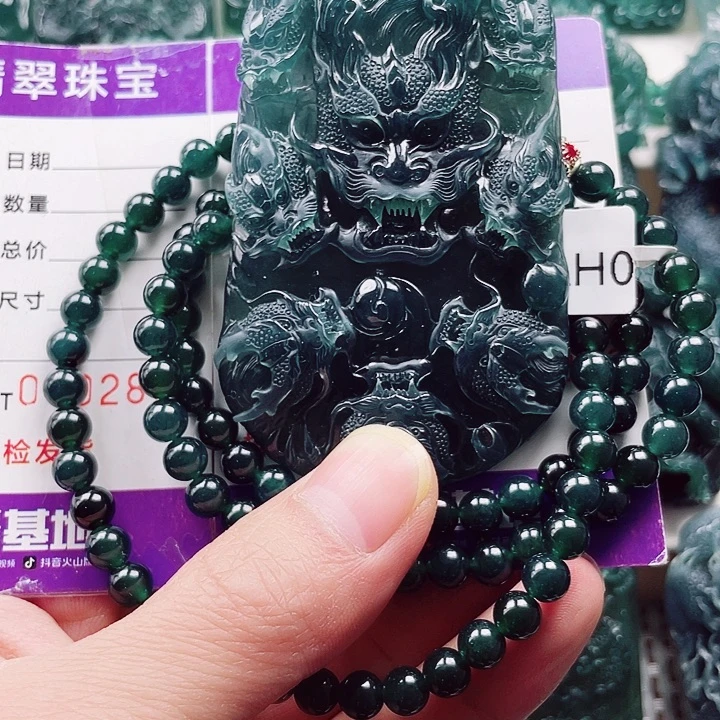 翡翠未镶嵌颈饰翡翠首饰