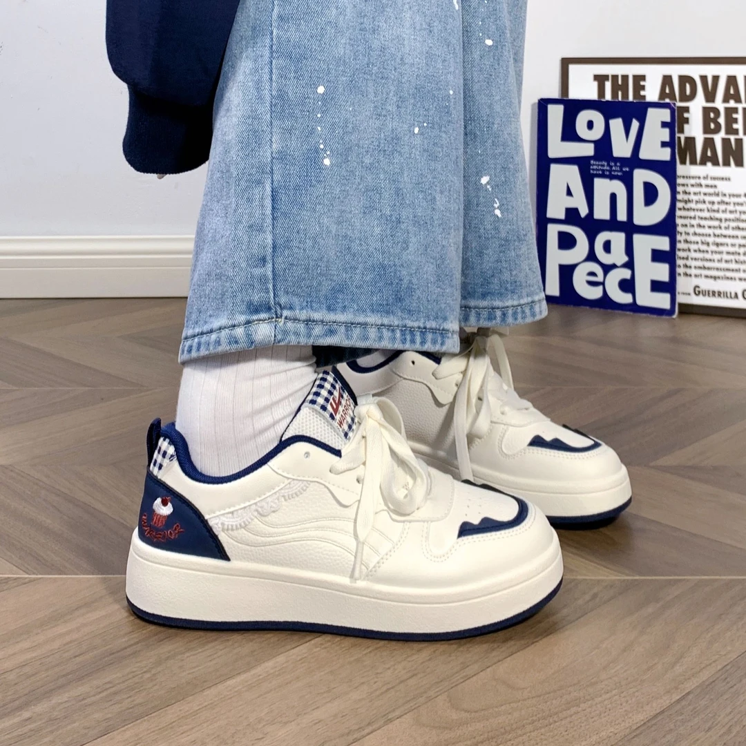 2026春季新款透气板鞋圆头低帮港风学生刺绣小白鞋运动休闲板鞋