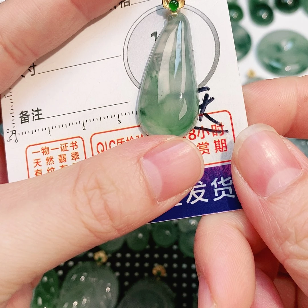 翡翠颈饰18K金镶嵌吊坠