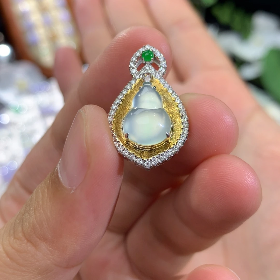 吊坠(不含链)18K金镶嵌翡翠葫芦