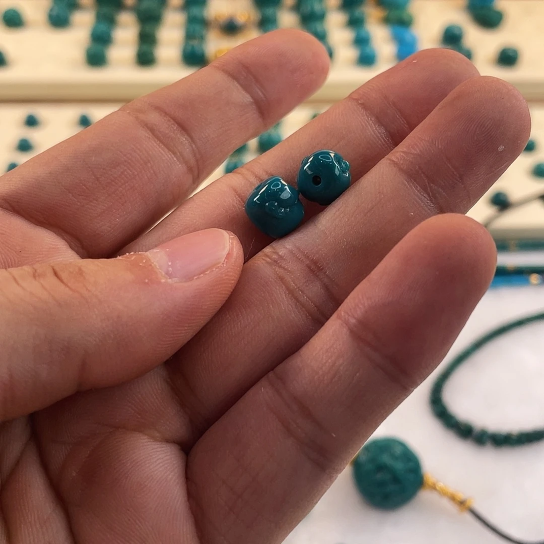 绿松石未镶嵌颈饰