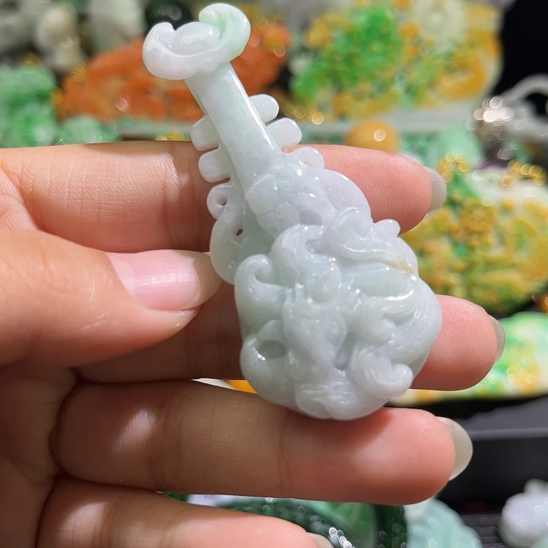 翡翠未镶嵌颈饰待编织