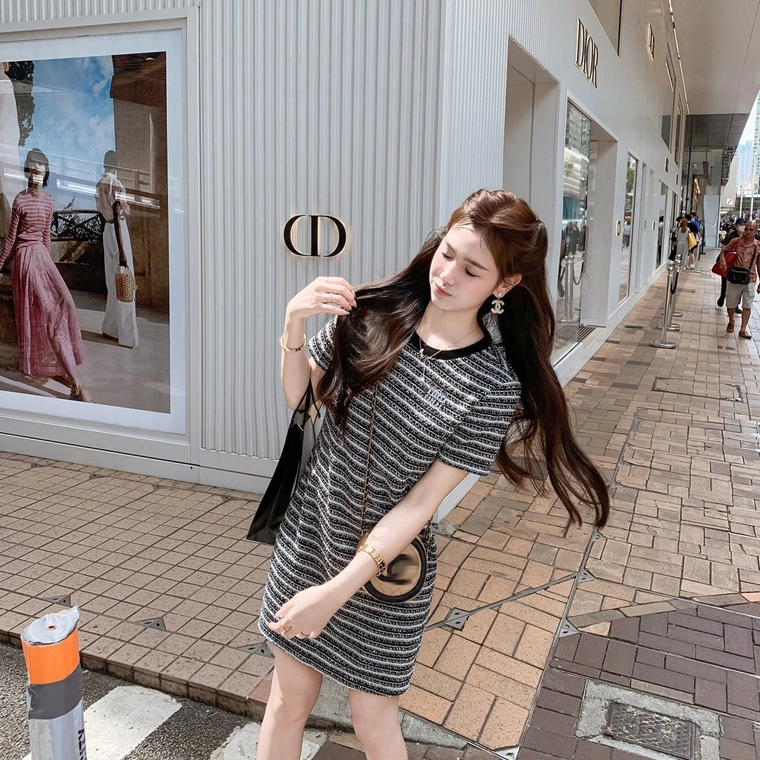 小香风条纹显瘦复古连衣裙女夏季2025巨好看的独特漂亮a字裙子