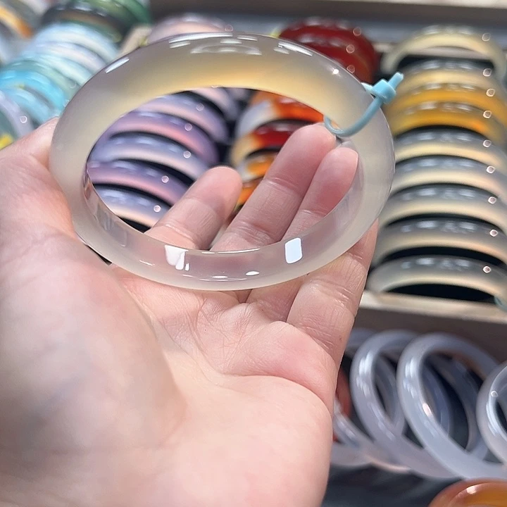 玛瑙/玉髓手镯未镶嵌62