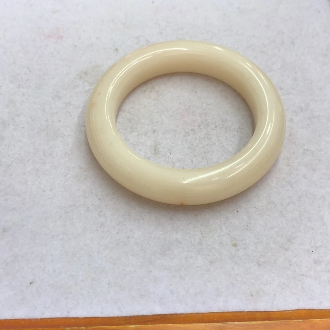 未镶嵌手镯石英质玉