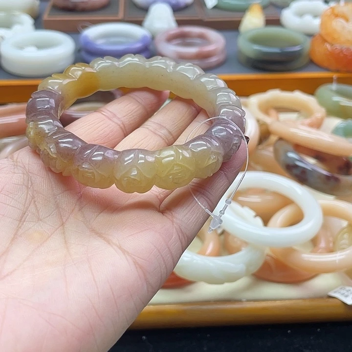 未镶嵌石英岩玉珠宝奇石一**过