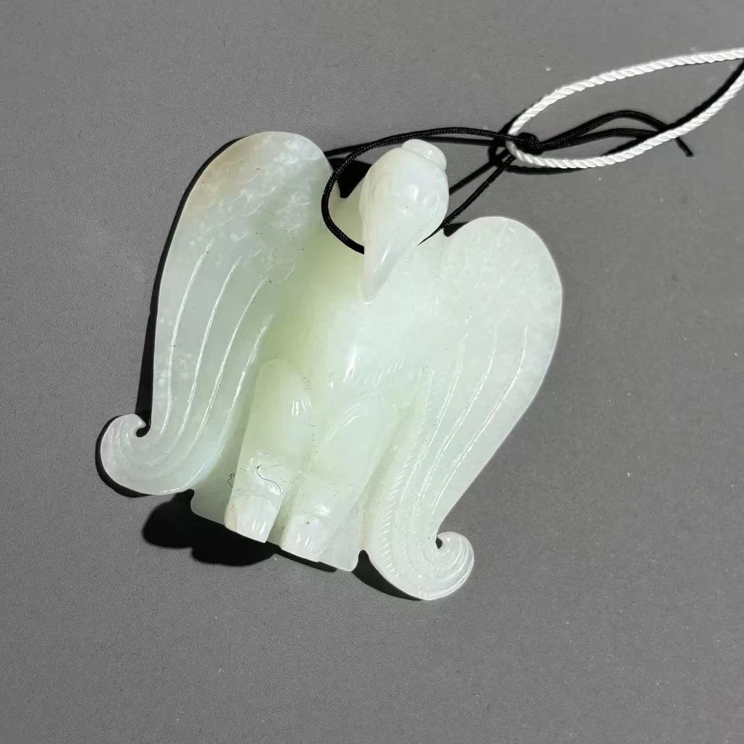 清代和田玉鹰挂件