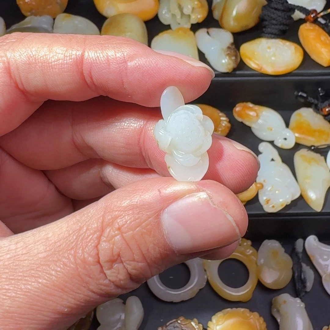 和田玉未镶嵌吊坠(不含链)