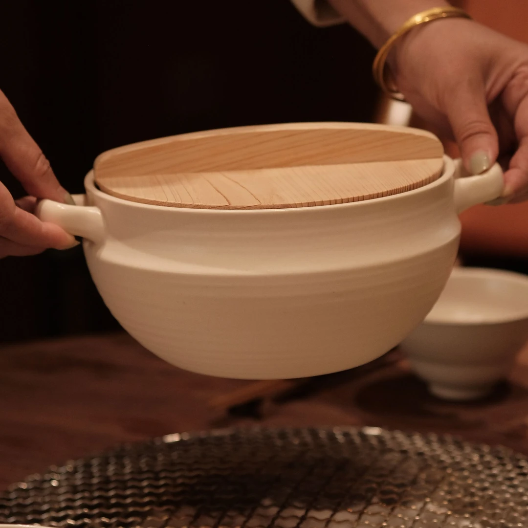 纳兰-白色双耳木盖汤锅1500ml