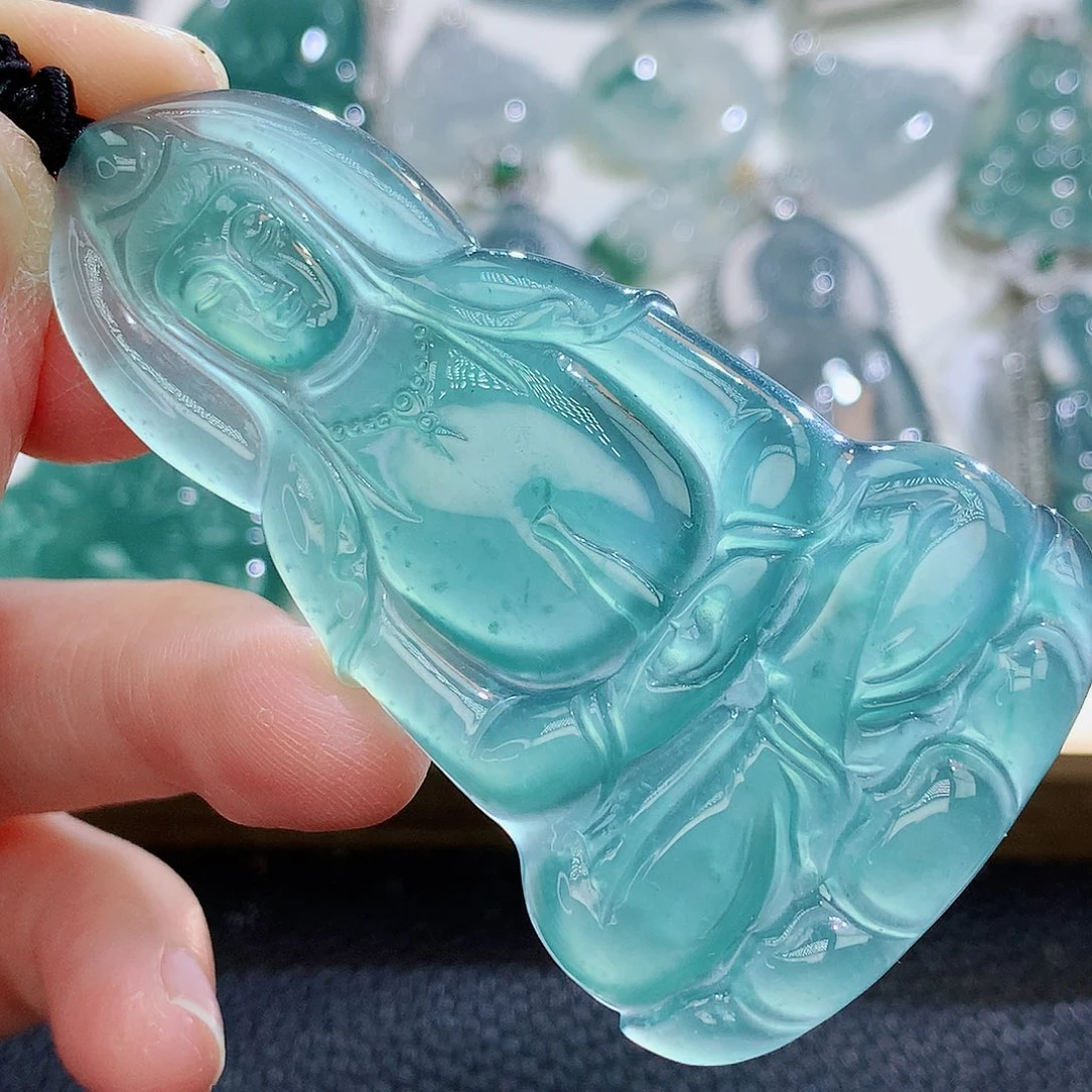 翡翠挂件未镶嵌翡翠
