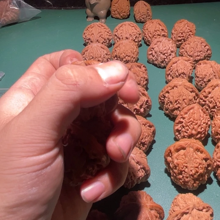 8***3吊坠文玩核桃40带黄球白卡姿兰