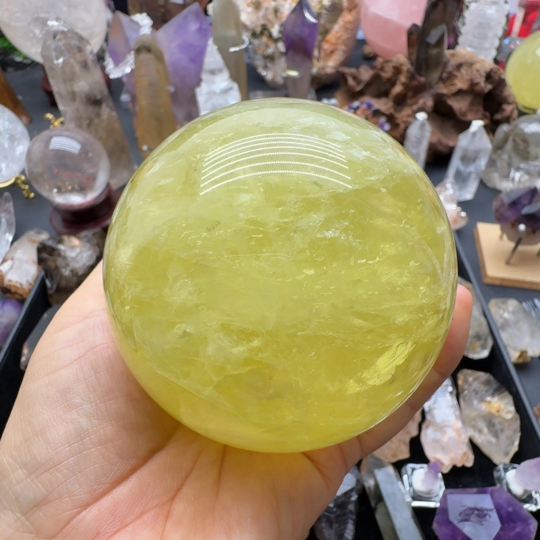 石材黄水晶球带底座