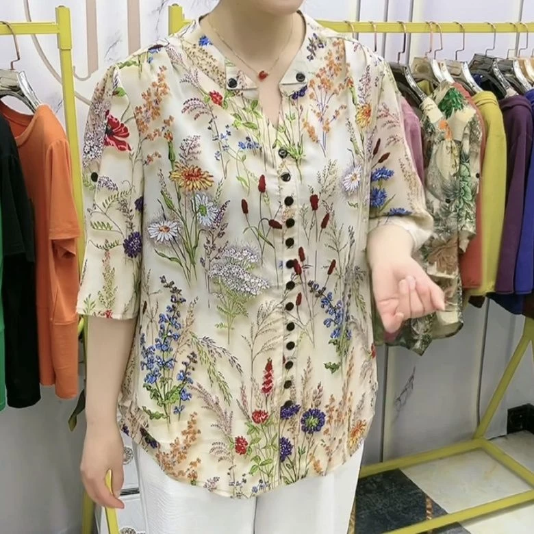 2025夏季新款时尚百搭漂亮小衫七分袖花色V领衬衫洋气高档上衣女