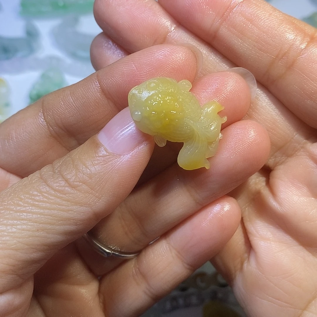 定制翡翠未镶嵌鱼