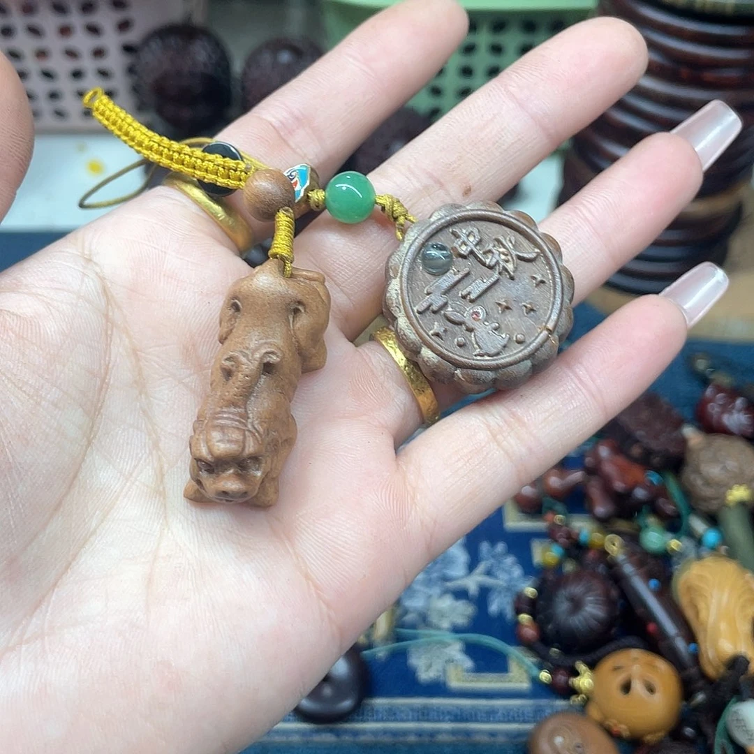 维腊木（绿檀）无事牌