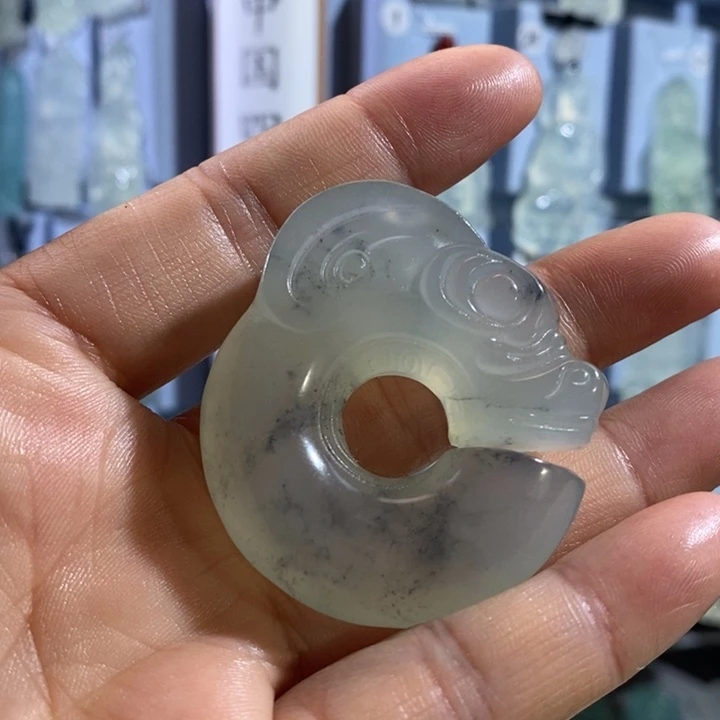 岫玉未镶嵌颈饰吊坠