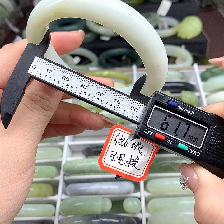 蛇纹石玉手镯未镶嵌656