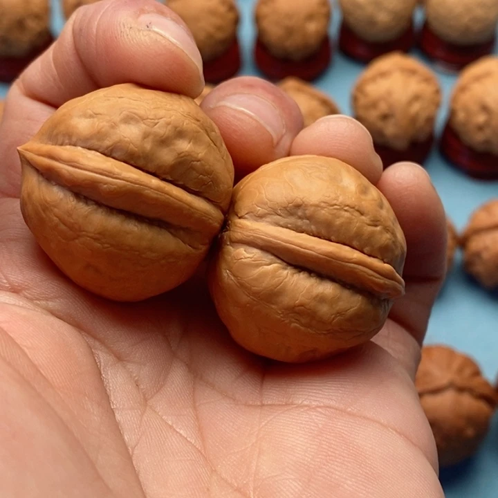 文玩核桃把件精品文玩手捻小海豚元