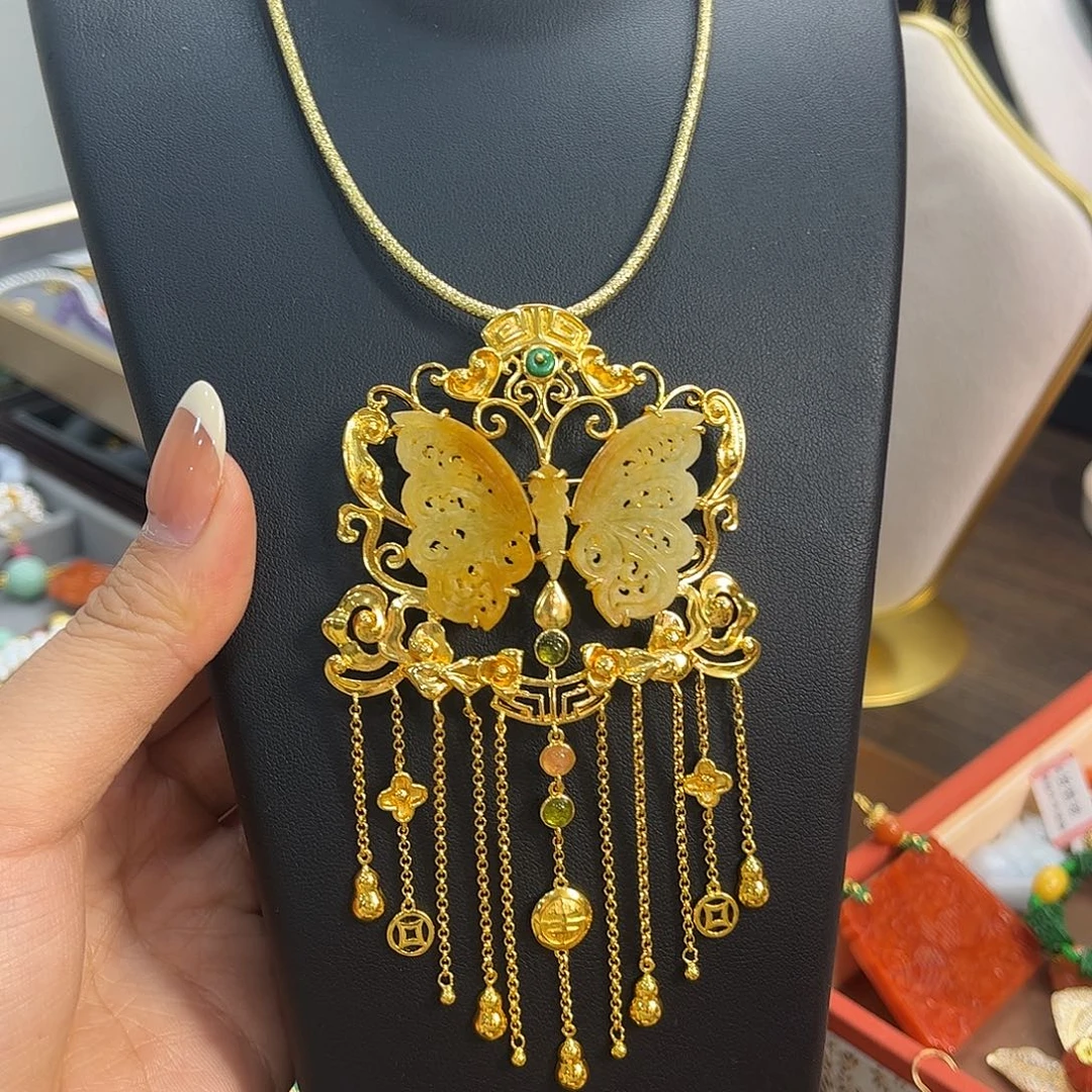 翡翠未镶嵌颈饰炸