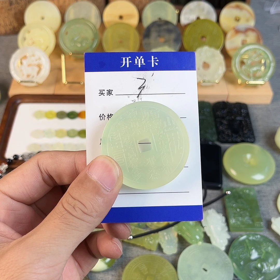 不***雨蛇纹石玉未镶嵌颈饰