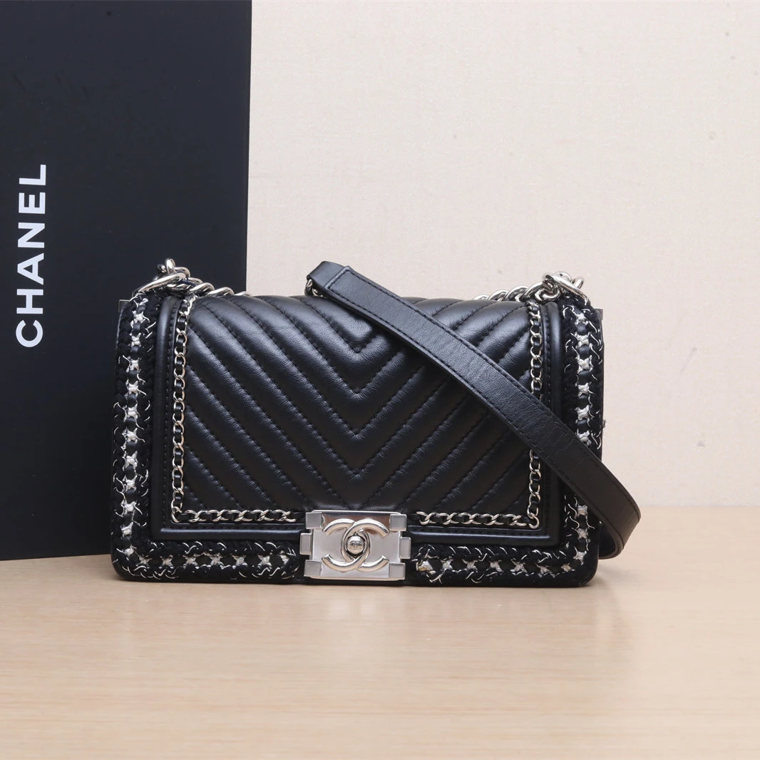 95新 Chanel/香奈儿 双攀 Leboy 中号 黑银 皮革 24开 V纹297358