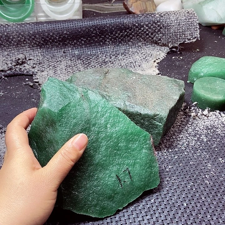 胡*正新疆东陵玉原石不包邮