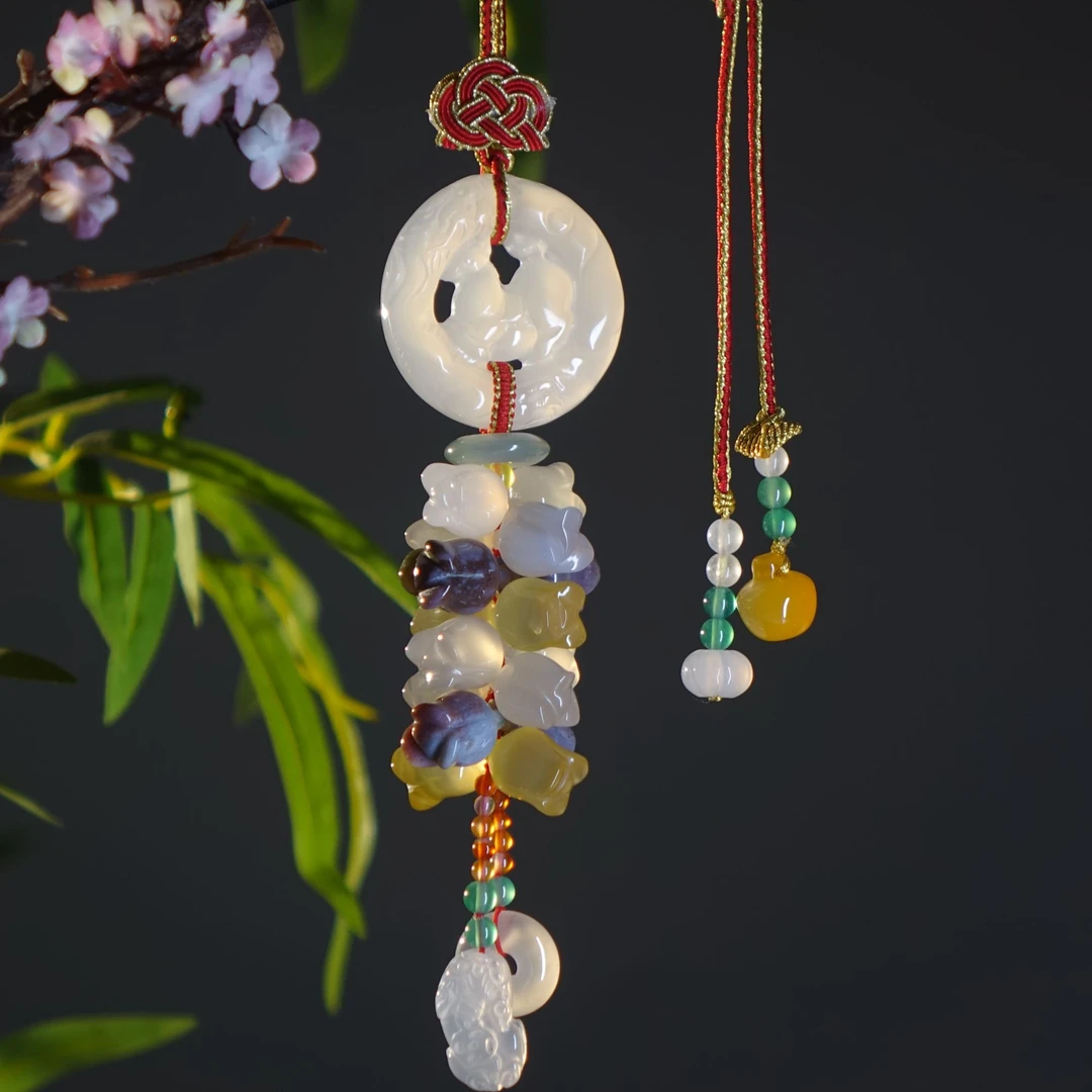 “龙马精神”-简约耐看天然玉石车挂